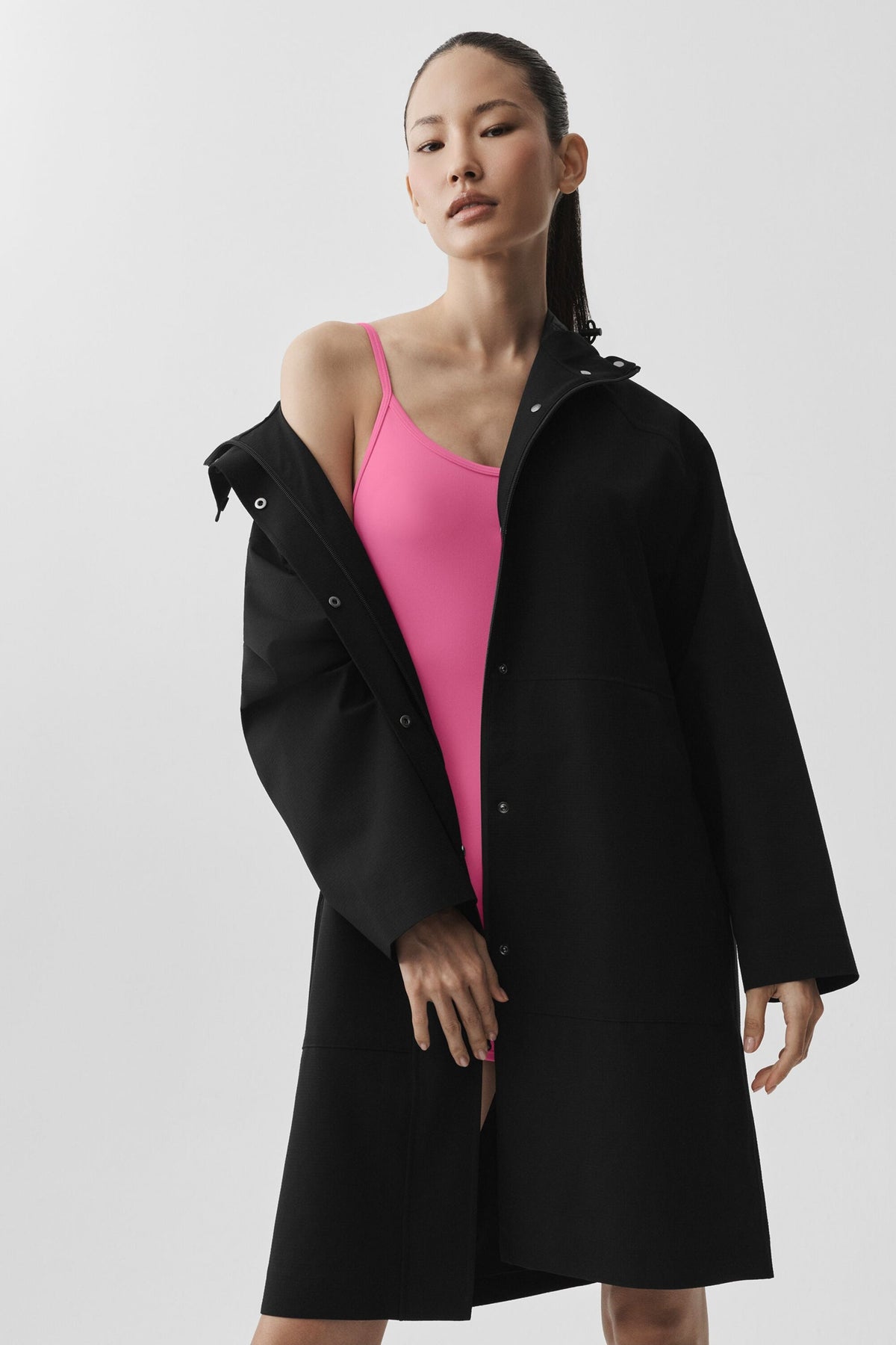 Alo Yoga Rain Or Shine Long Coat - Black - imagen 1