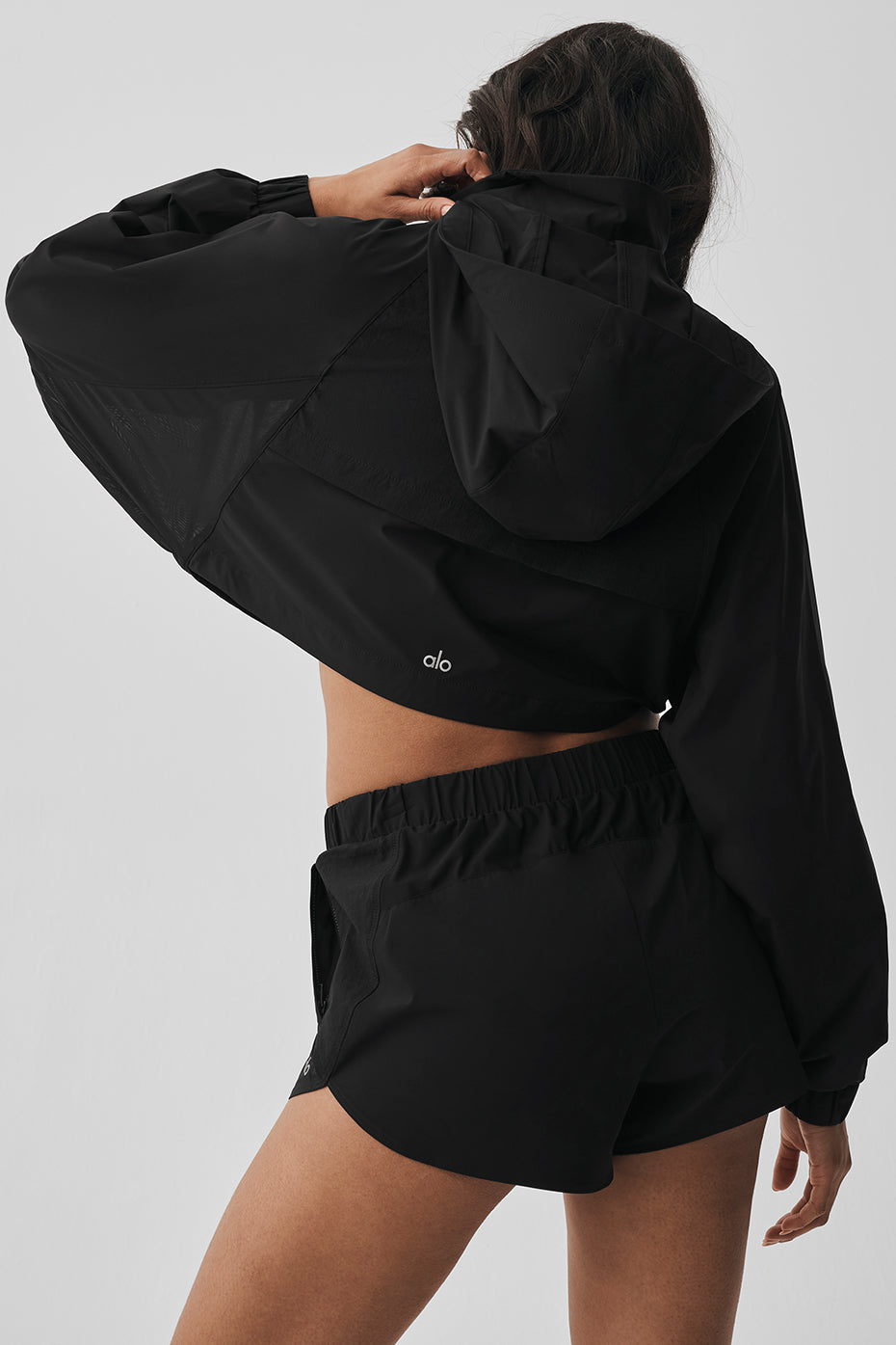 Alo Yoga Cropped Playmaker Jacket - Black - imagen 2
