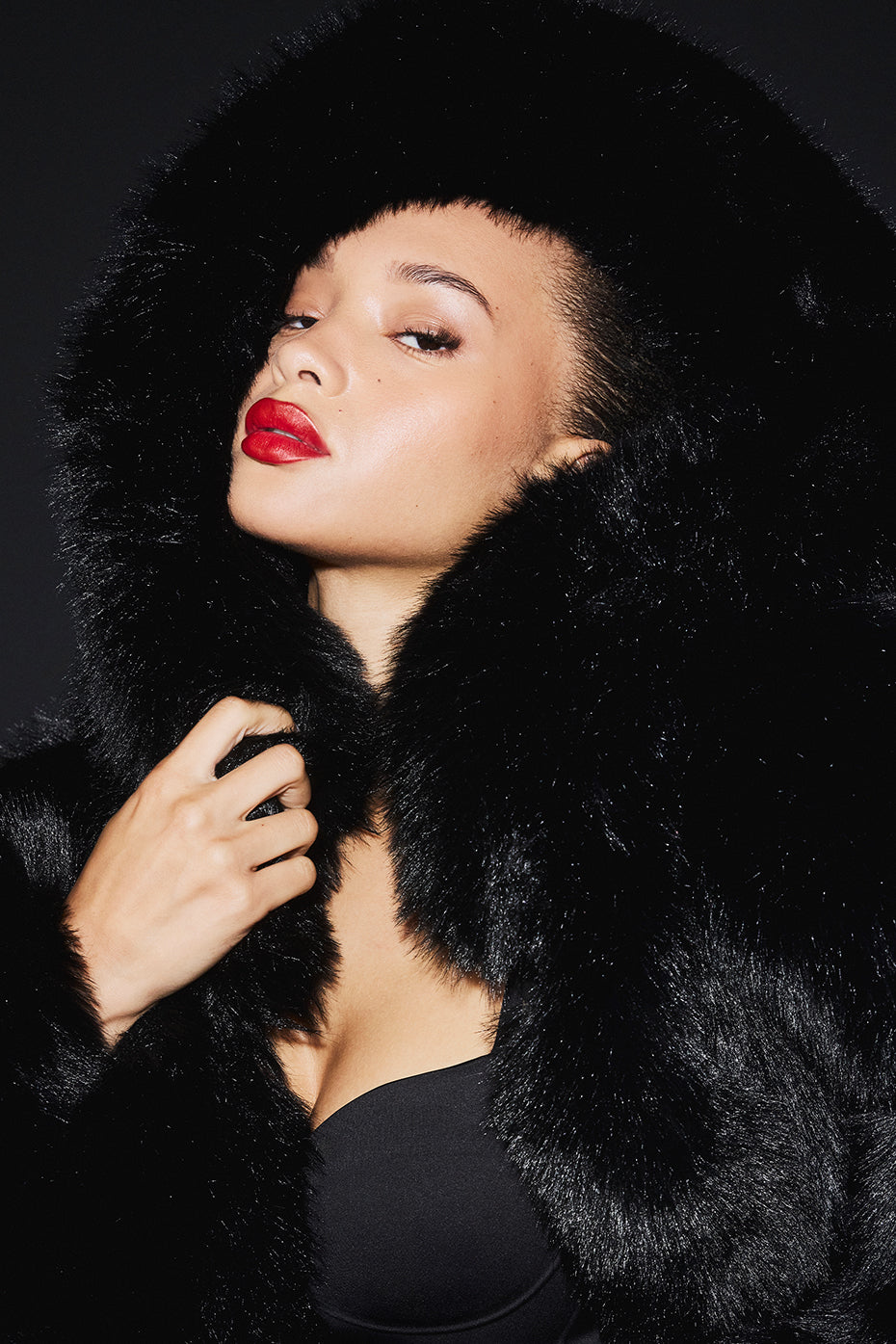 Alo Yoga Opulent Faux Fur Statement Jacket - Black - imagen 4
