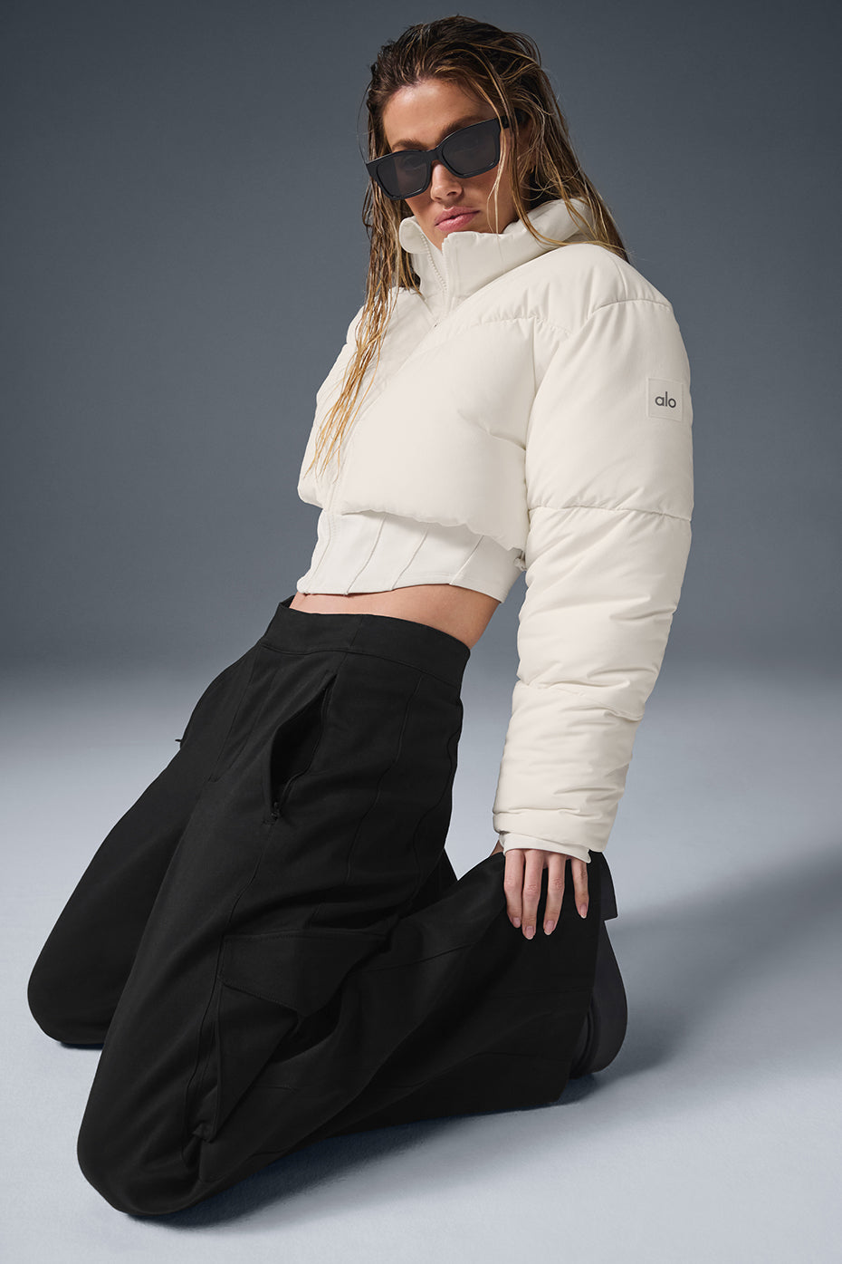 Alo Yoga Main Act Corset Puffer - Ivory/Ivory - imagen 5