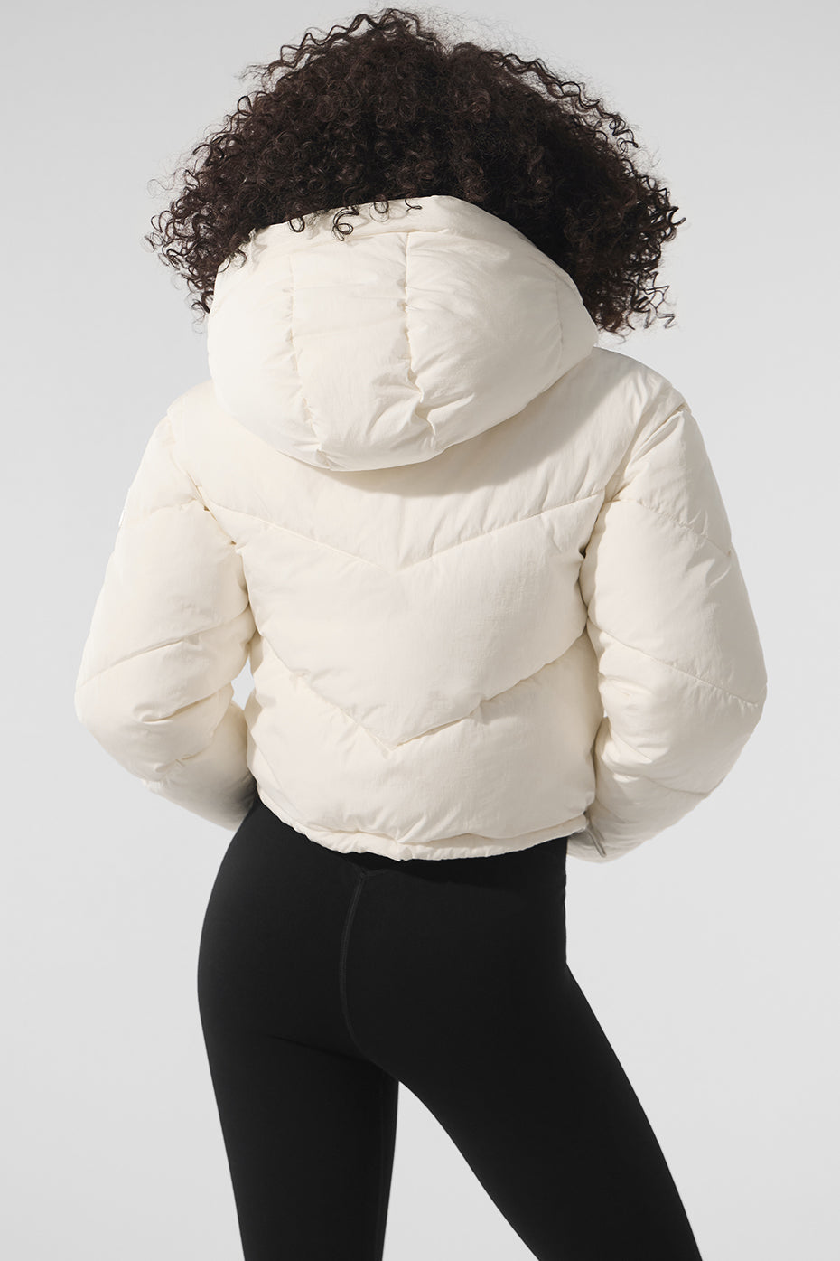 Alo Yoga Glacier Puffer - Ivory - imagen 3