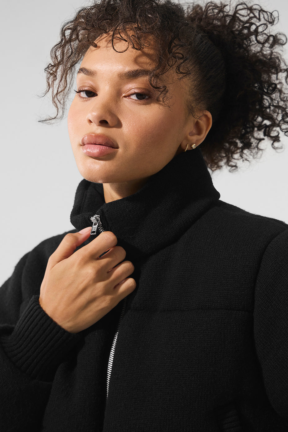 Alo Yoga Darling Sweater Puffer - Black - imagen 4