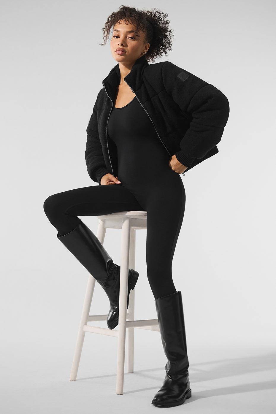 Alo Yoga Darling Sweater Puffer - Black - imagen 5