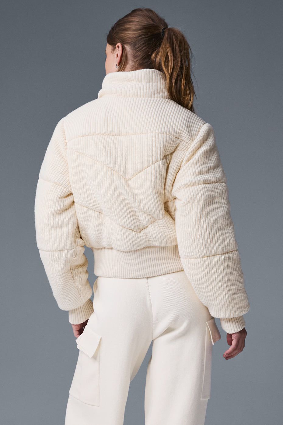 Alo Yoga Darling Sweater Puffer - Ivory - imagen 3