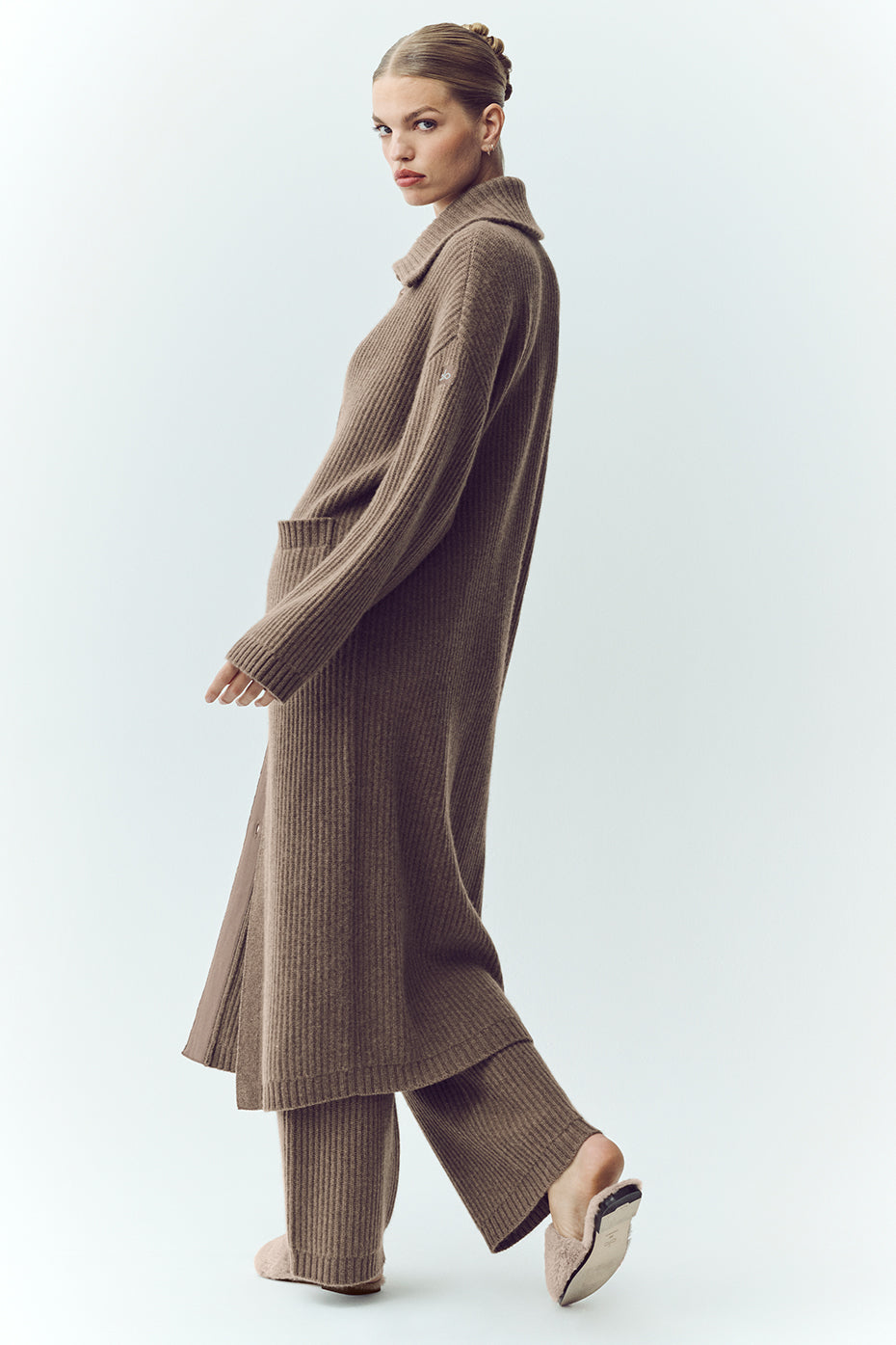 Alo Yoga Cashmere Northstar Long Cardigan - Alpine Cocoa Heather - imagen 4