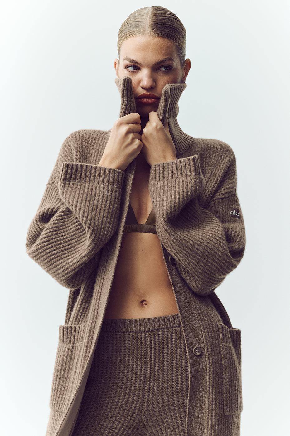 Alo Yoga Cashmere Northstar Long Cardigan - Alpine Cocoa Heather - imagen 5