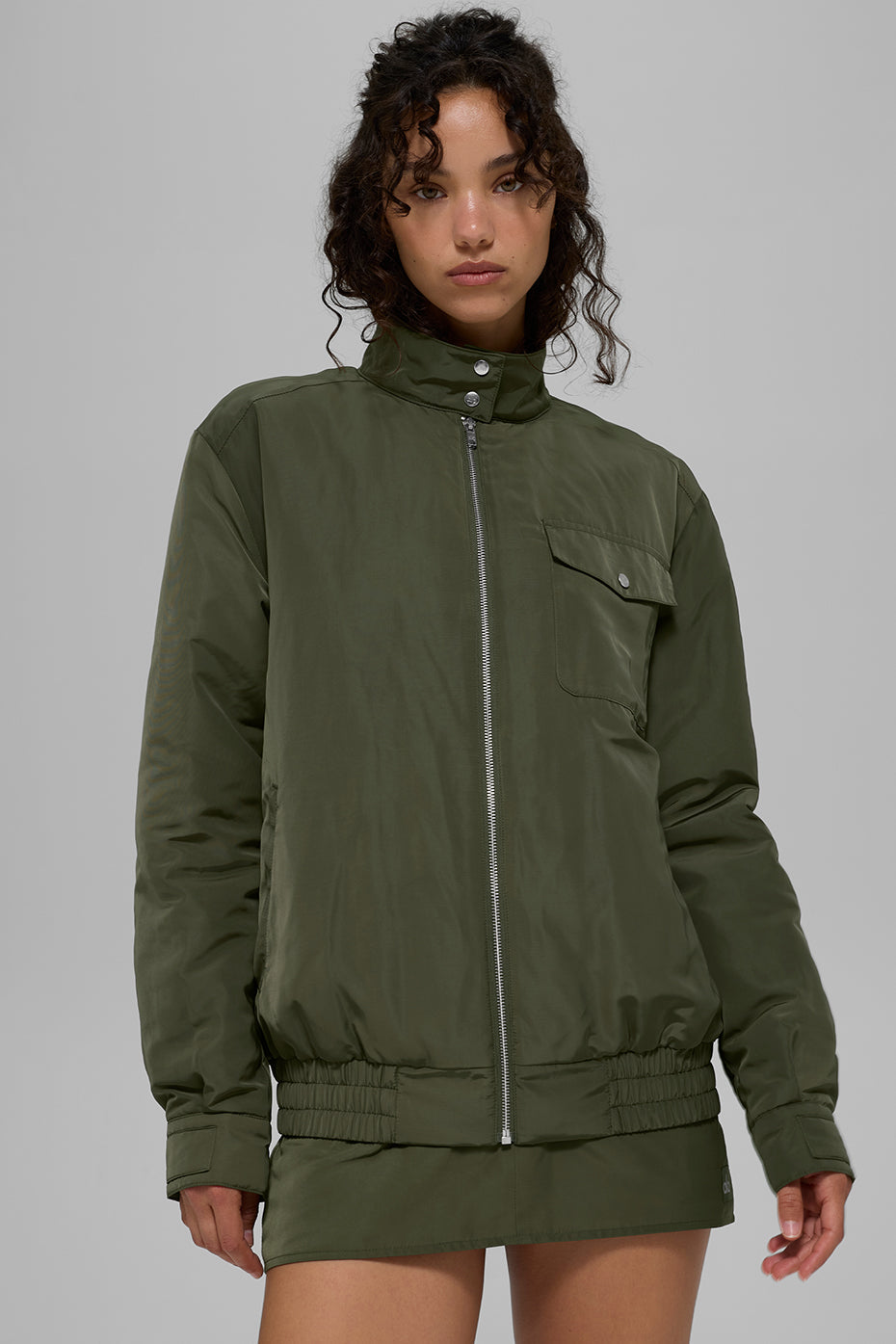 Alo Yoga Work It Bomber - Green Olive - imagen 2