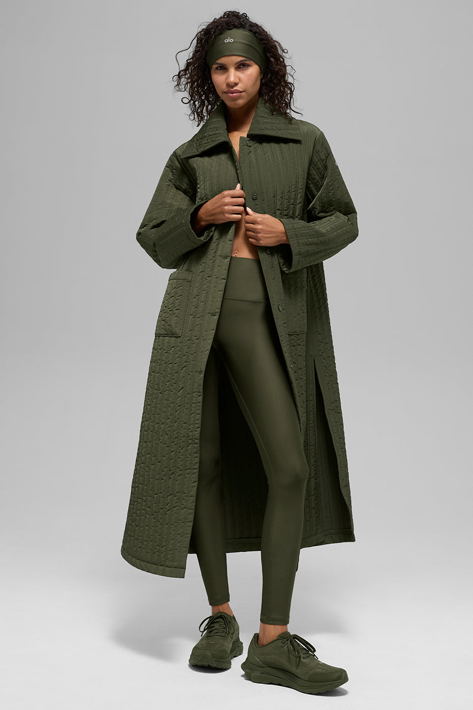 Alo Yoga Quilted Skyline Long Coat - Green Olive - imagen 1