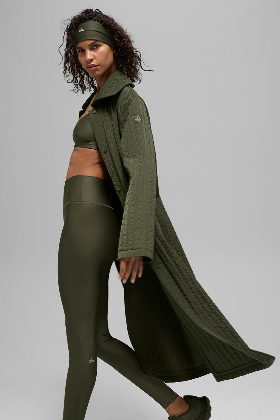 Alo Yoga Quilted Skyline Long Coat - Green Olive - imagen 6