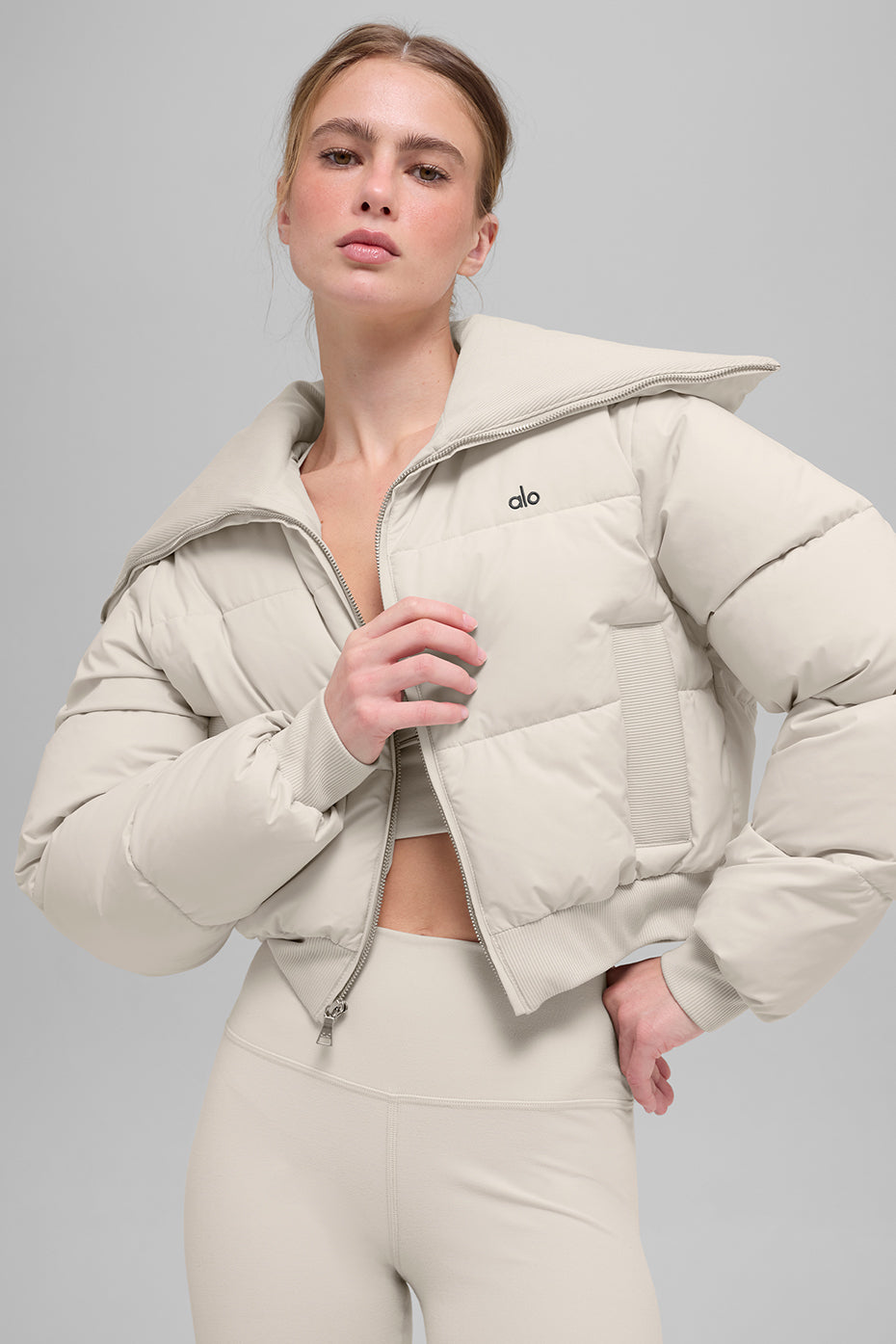Alo Yoga Captivate Puffer - Bone - imagen 4