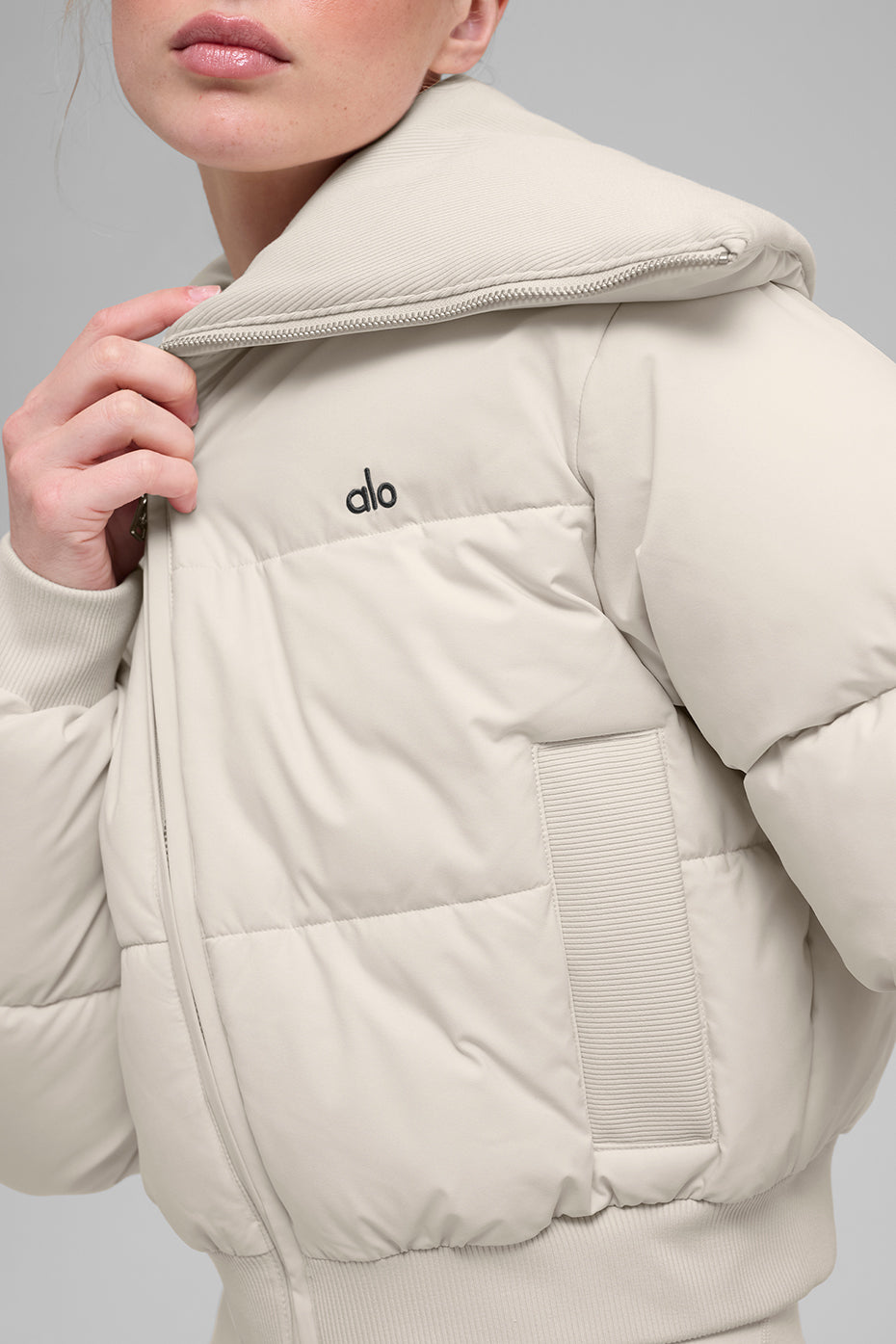 Alo Yoga Captivate Puffer - Bone - imagen 2