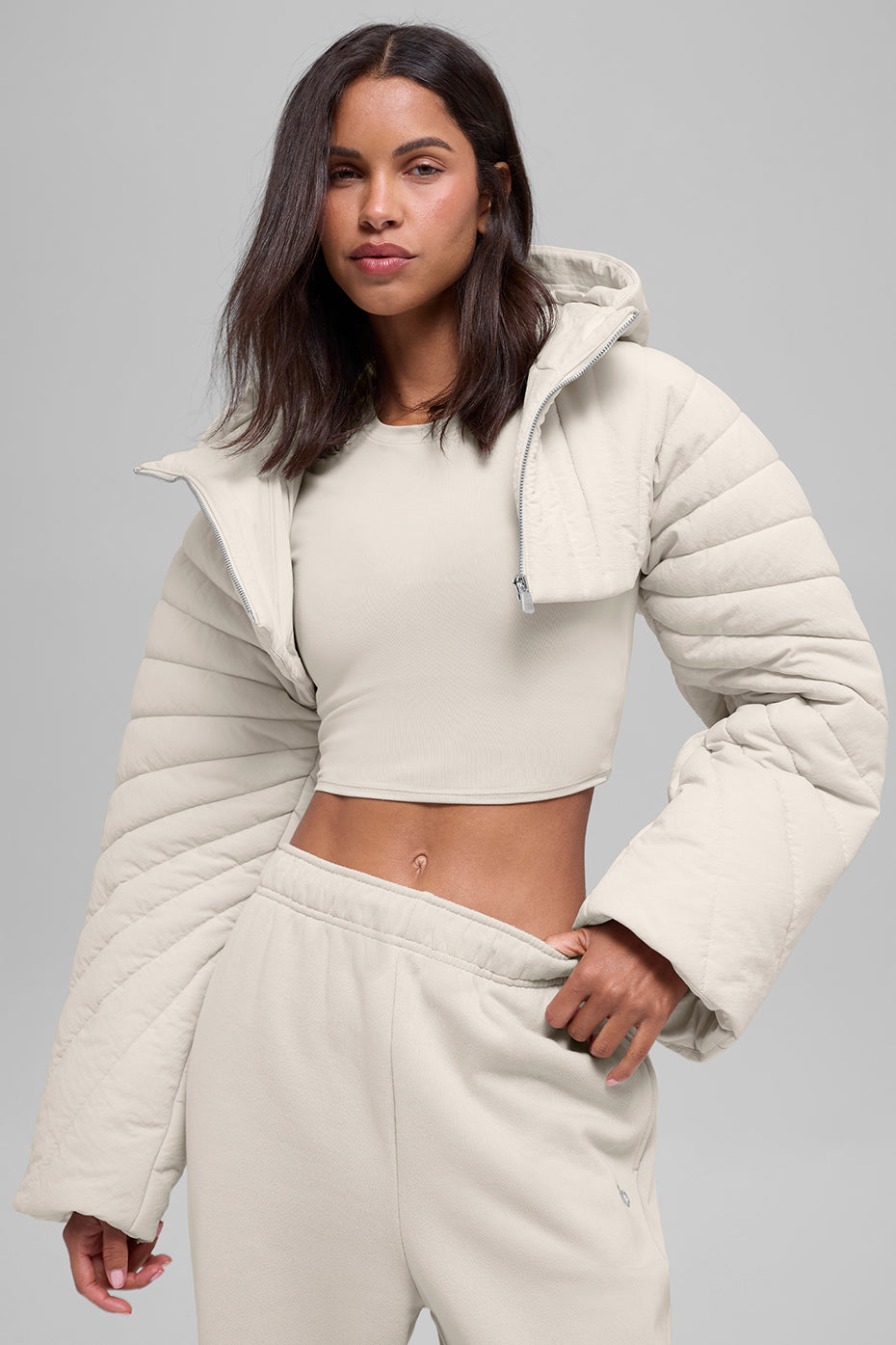 Alo Yoga Quilted Starlight Puffer Shrug - Bone - imagen 6