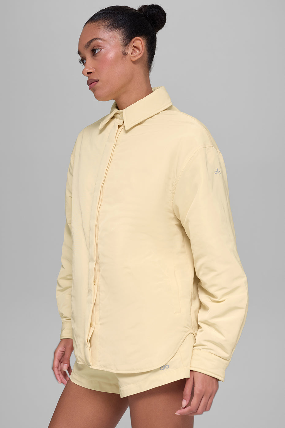 Alo Yoga Socialite Shacket - Candlelight Yellow - imagen 5