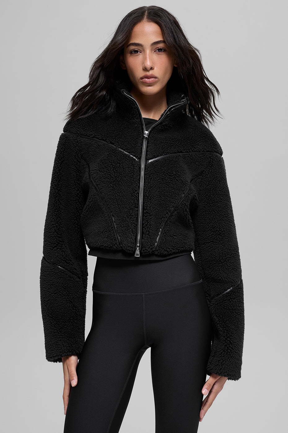 Alo Yoga Sherpa Cropped Slope Side Jacket - Black - imagen 1