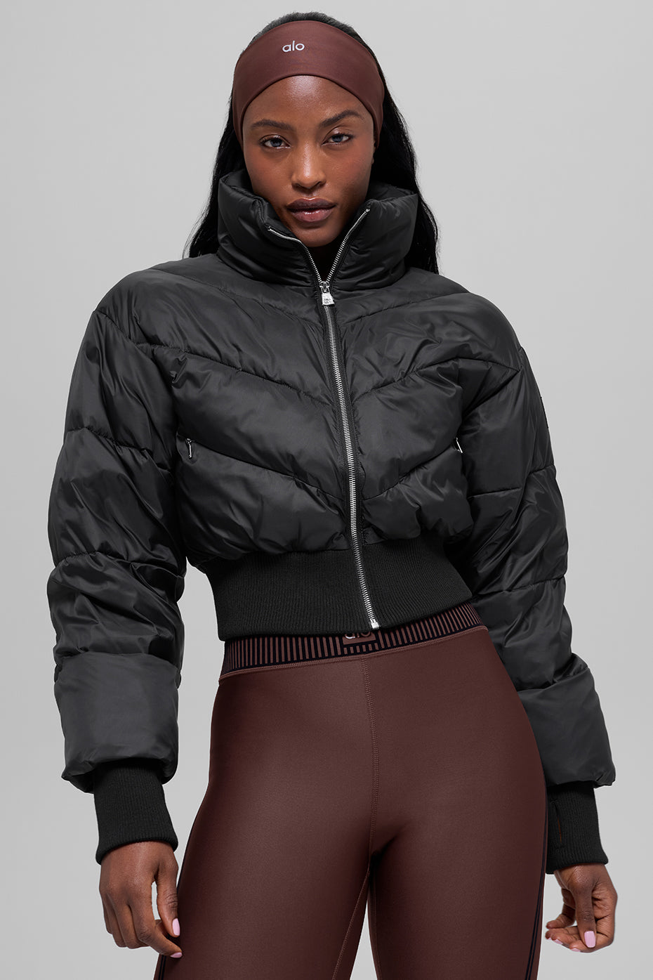 Alo Yoga Cropped Atmosphere Puffer - Black - imagen 3