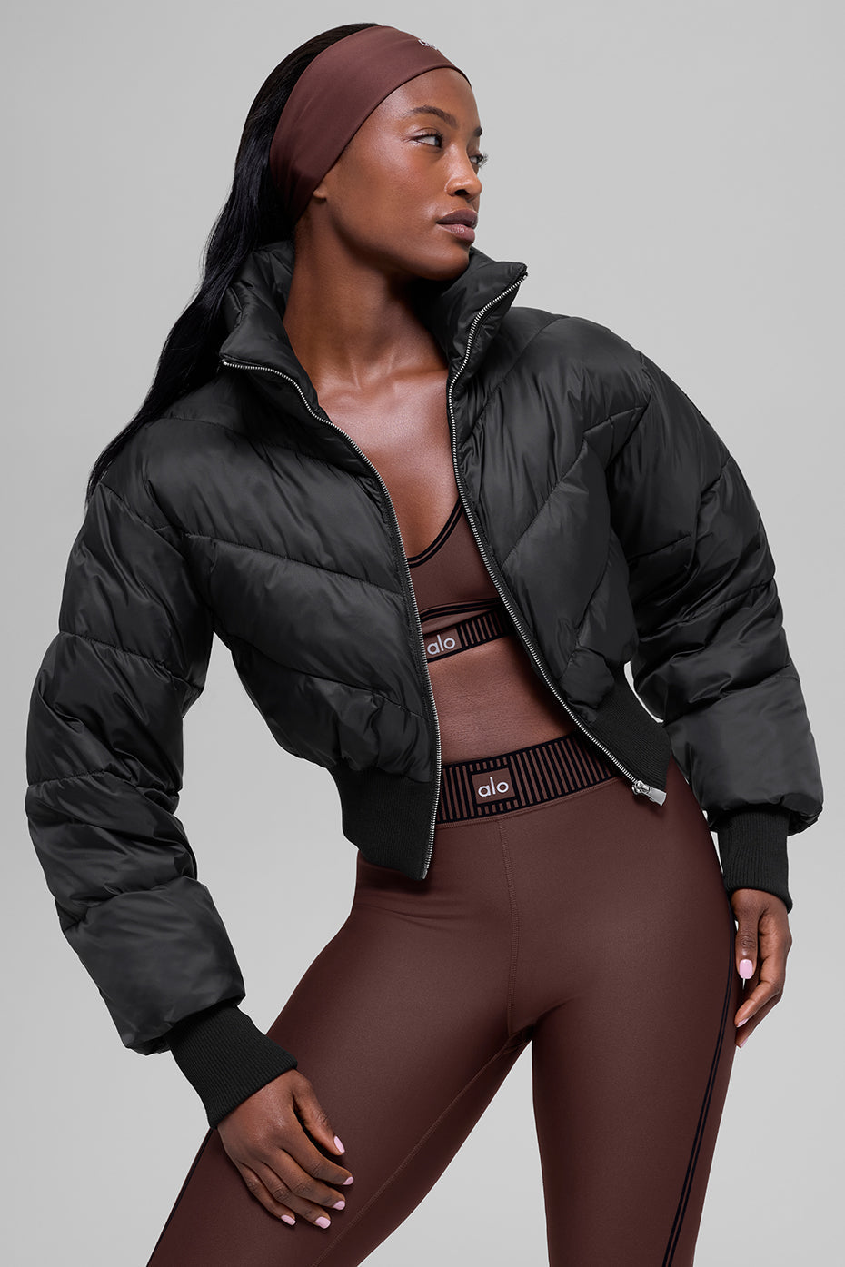 Alo Yoga Cropped Atmosphere Puffer - Black - imagen 5