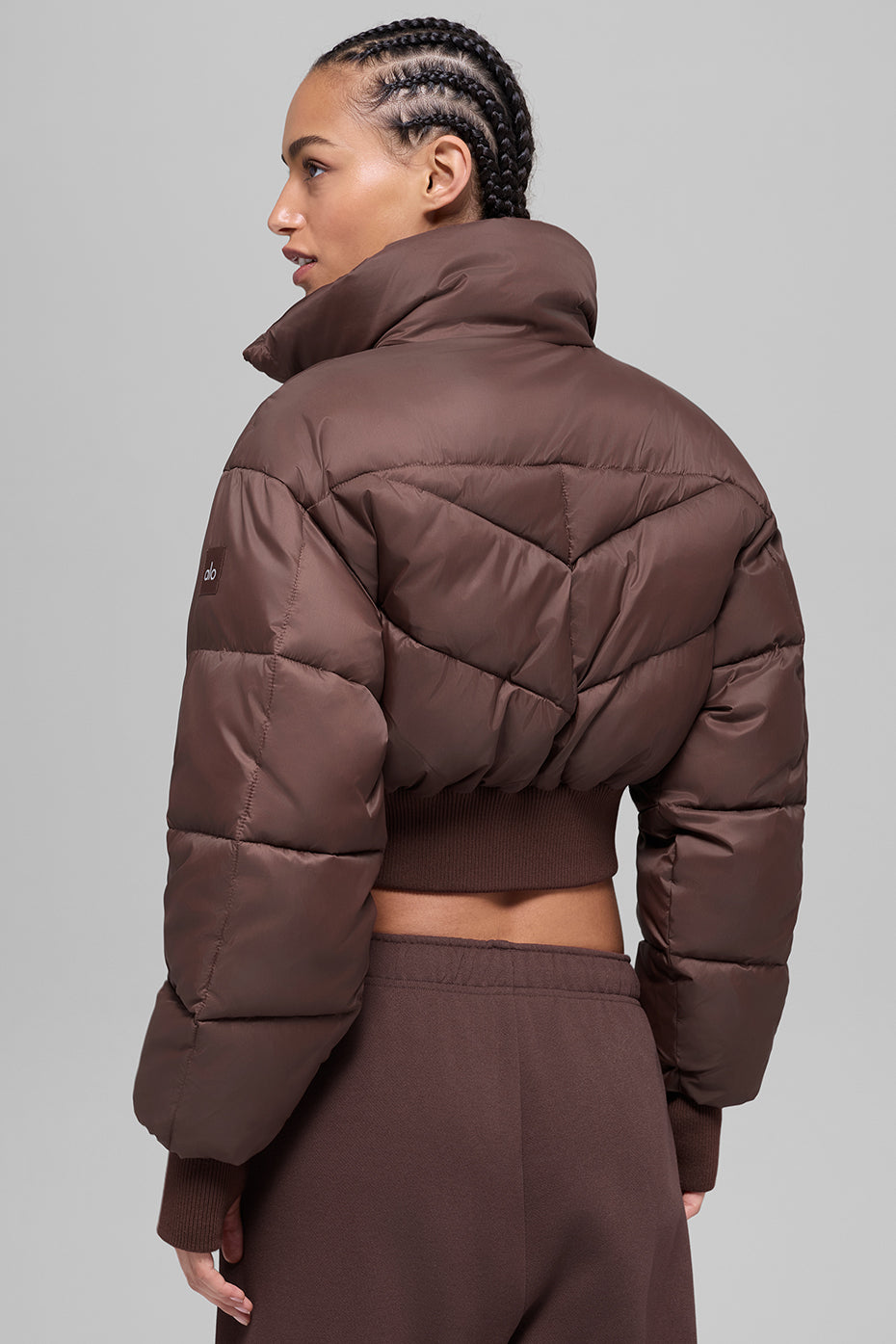 Alo Yoga Cropped Atmosphere Puffer - Brownstone - imagen 2
