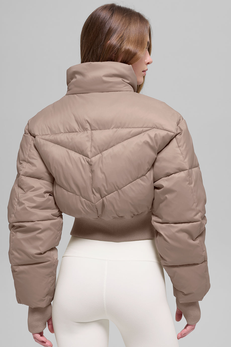 Alo Yoga Cropped Atmosphere Puffer - Chai Latte - imagen 2