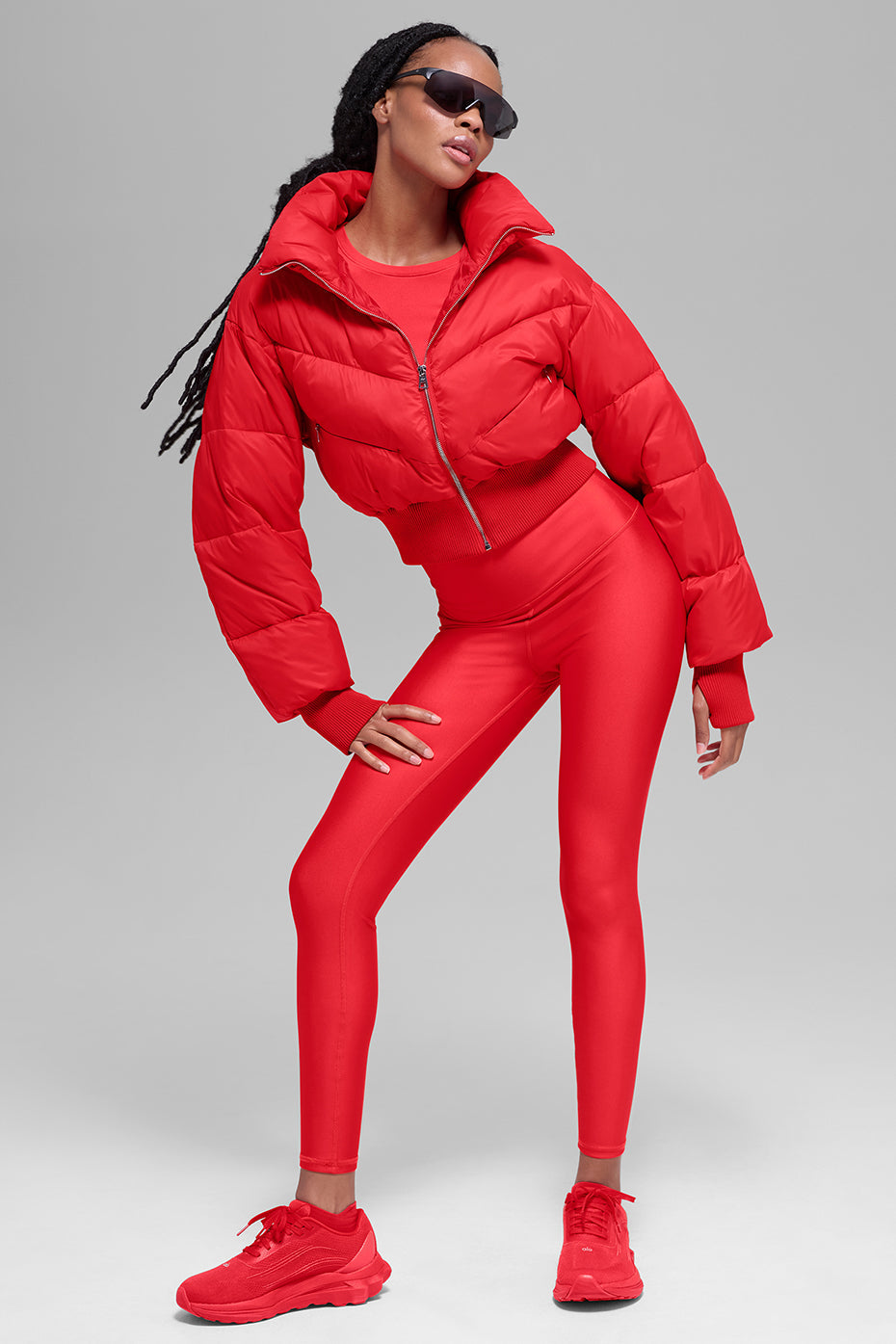 Alo Yoga Cropped Atmosphere Puffer - Bright Red - imagen 4