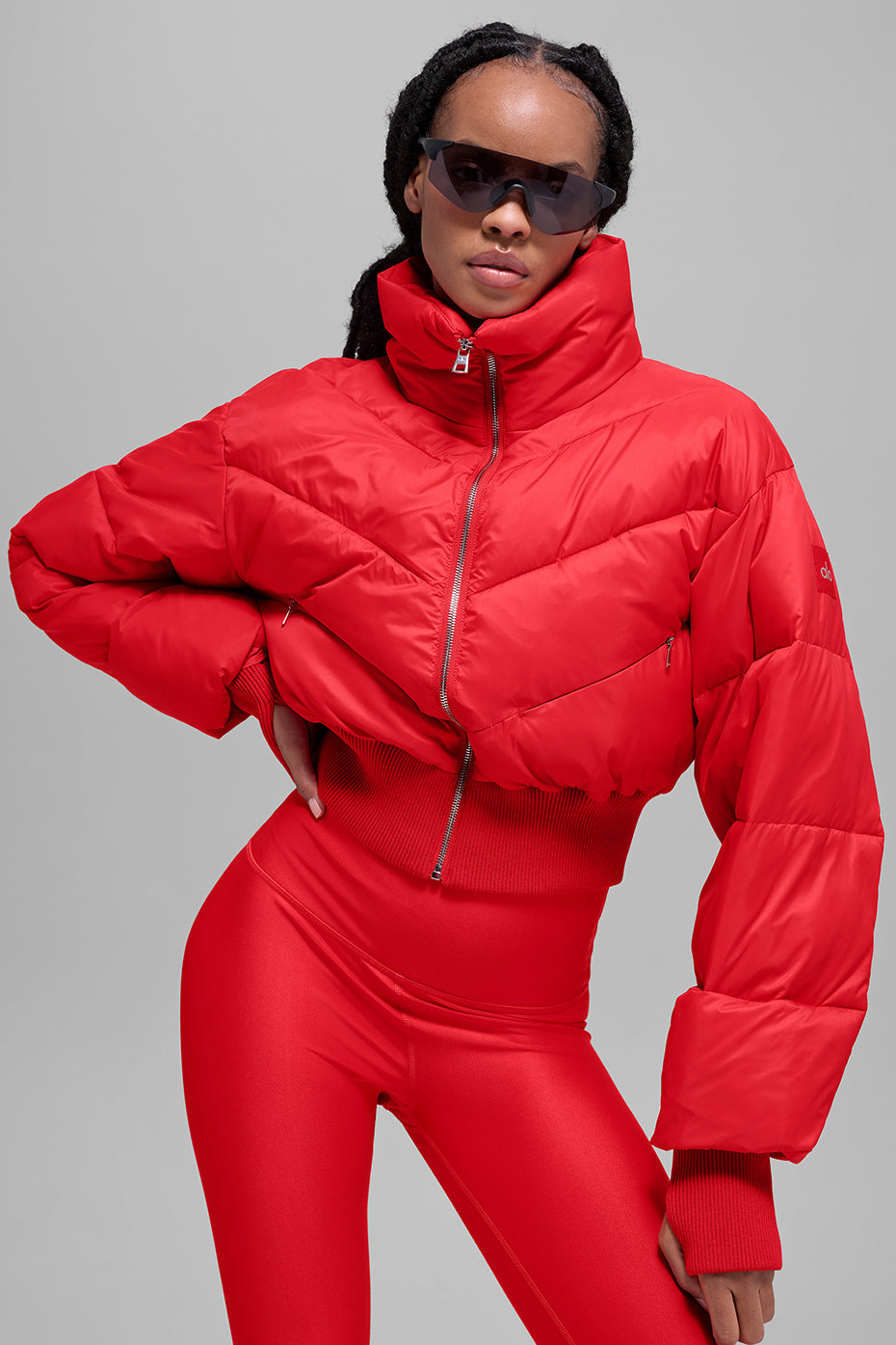 Alo Yoga Cropped Atmosphere Puffer - Bright Red - imagen 1