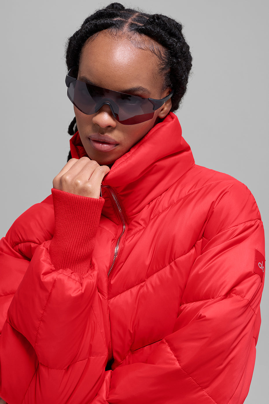 Alo Yoga Cropped Atmosphere Puffer - Bright Red - imagen 2