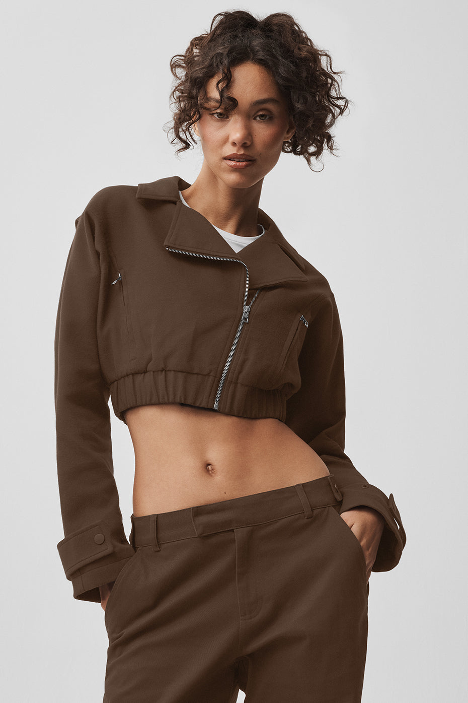 Alo Yoga Cropped Cosmopolitan Jacket - Espresso - imagen 1