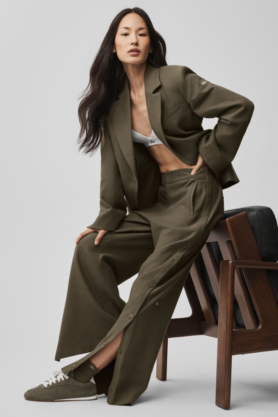 Alo Yoga Cinch Blazer - Olive Tree - imagen 6
