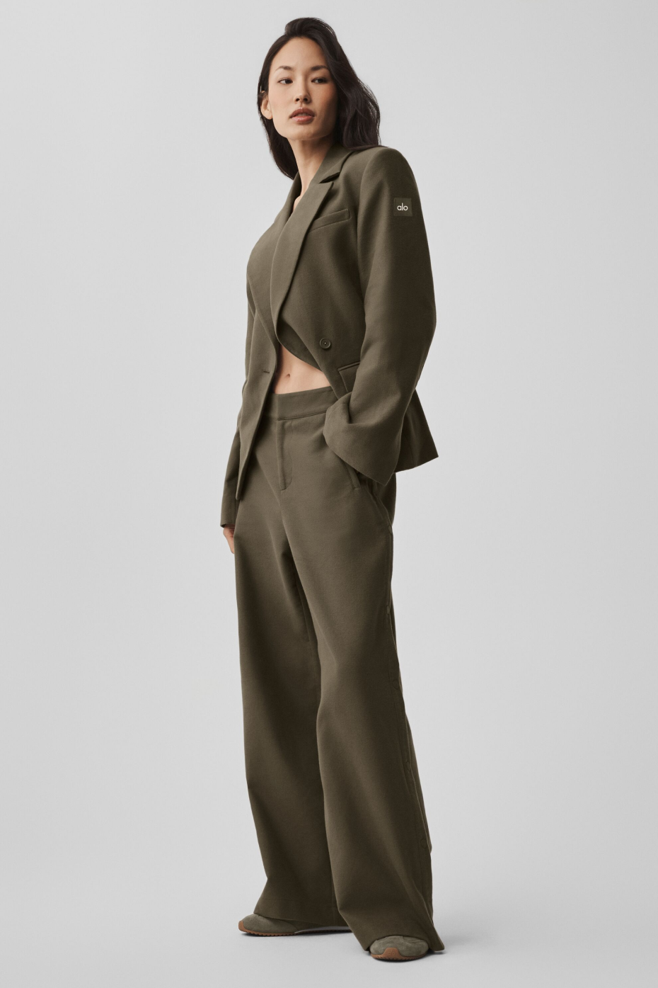 Alo Yoga Cinch Blazer - Olive Tree - imagen 5