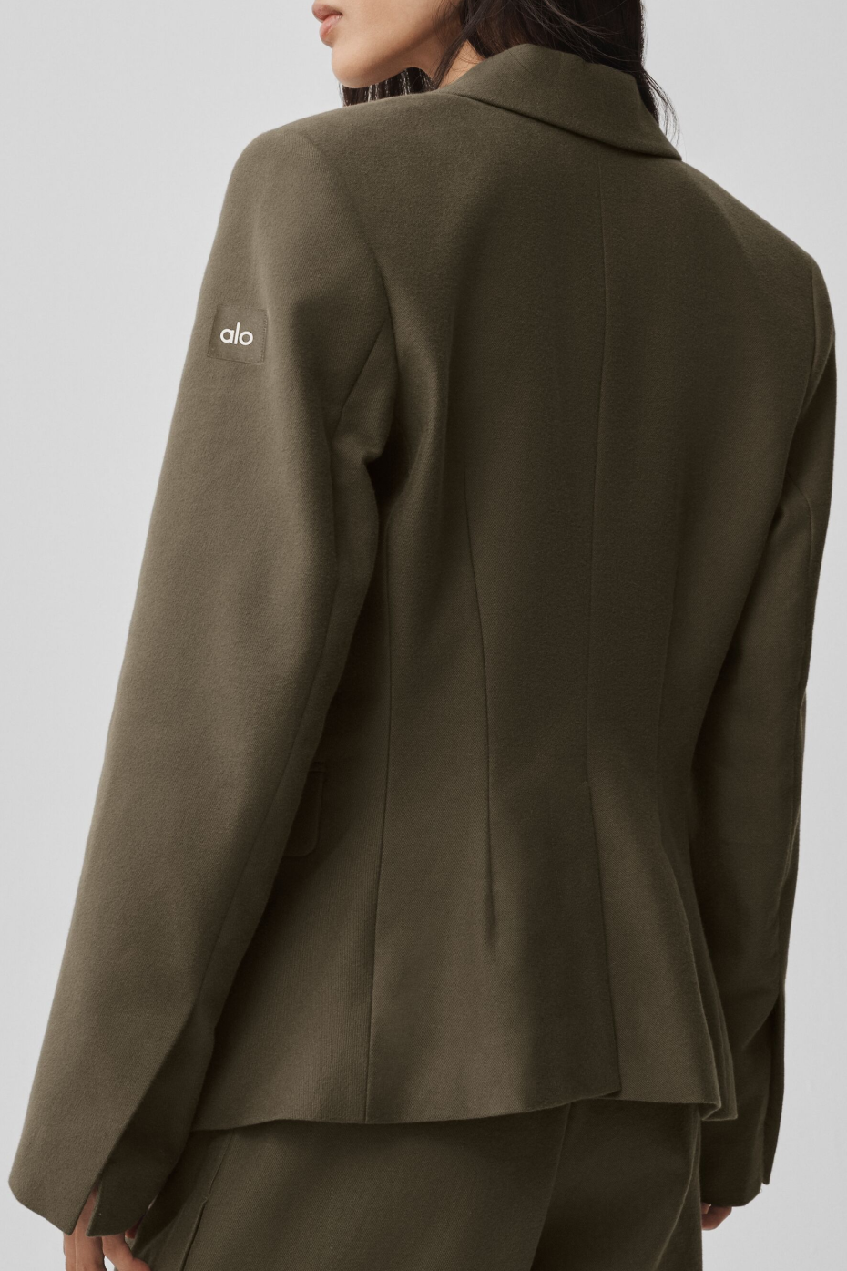 Alo Yoga Cinch Blazer - Olive Tree - imagen 2