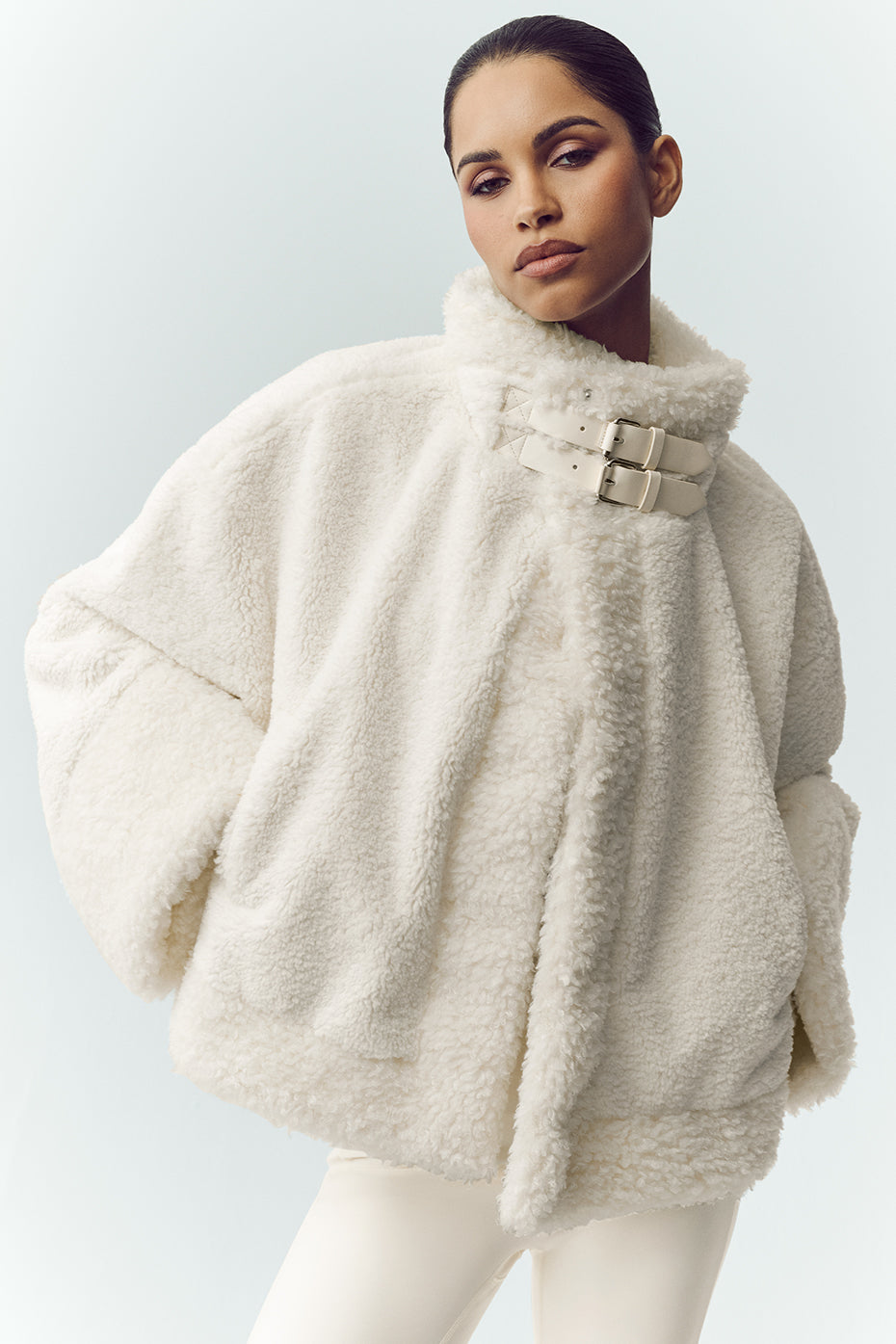 Alo Yoga Sherpa Fireside Bomber - Ivory - imagen 5