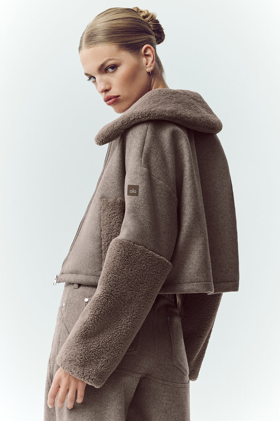 Alo Yoga Wool Blend Nightfall Bomber - Alpine Cocoa Heather - imagen 3