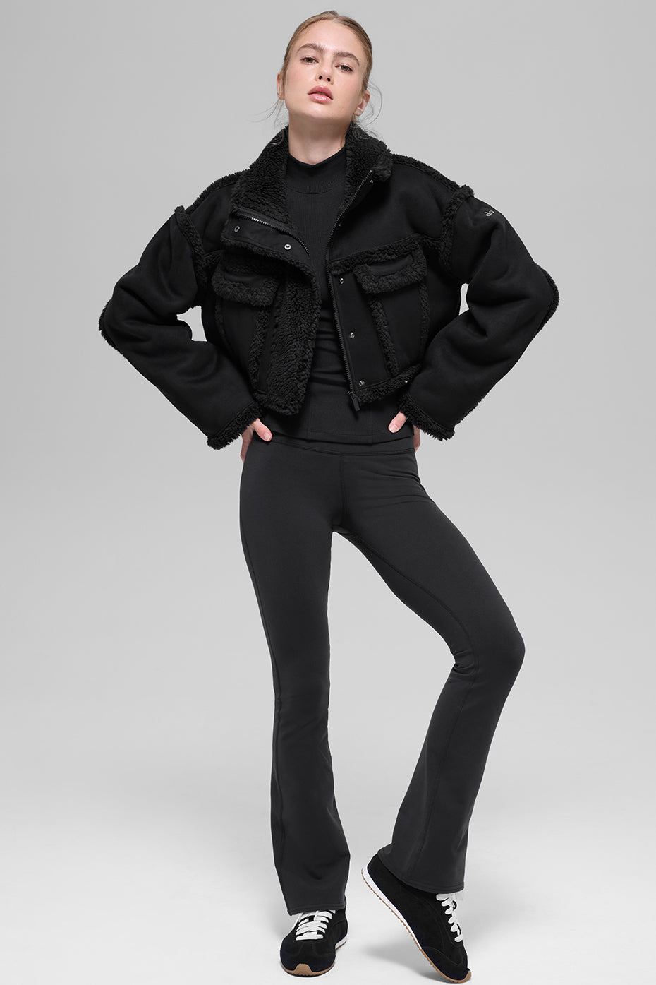 Alo Yoga Faux Shearling Snowfall Cropped Jacket - Black - imagen 5