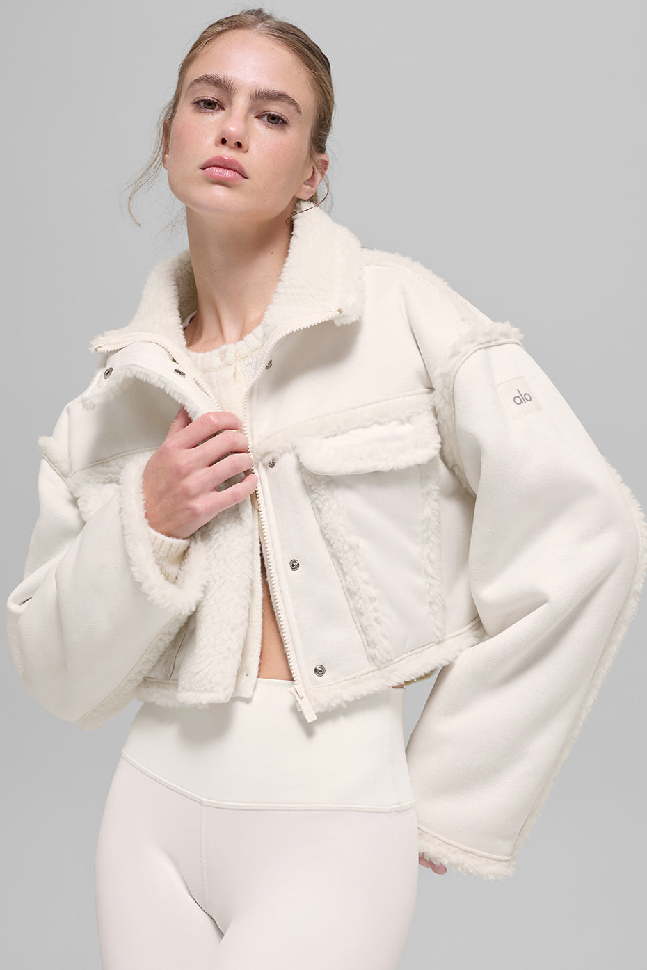Alo Yoga Faux Shearling Snowfall Cropped Jacket - Ivory - imagen 1