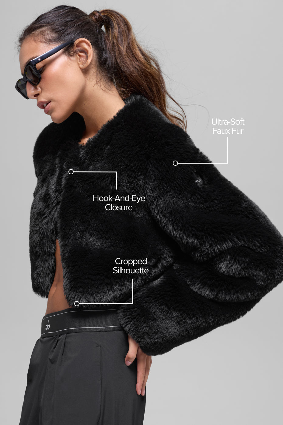 Alo Yoga Faux Fur Chic Cropped Jacket - Black - imagen 2