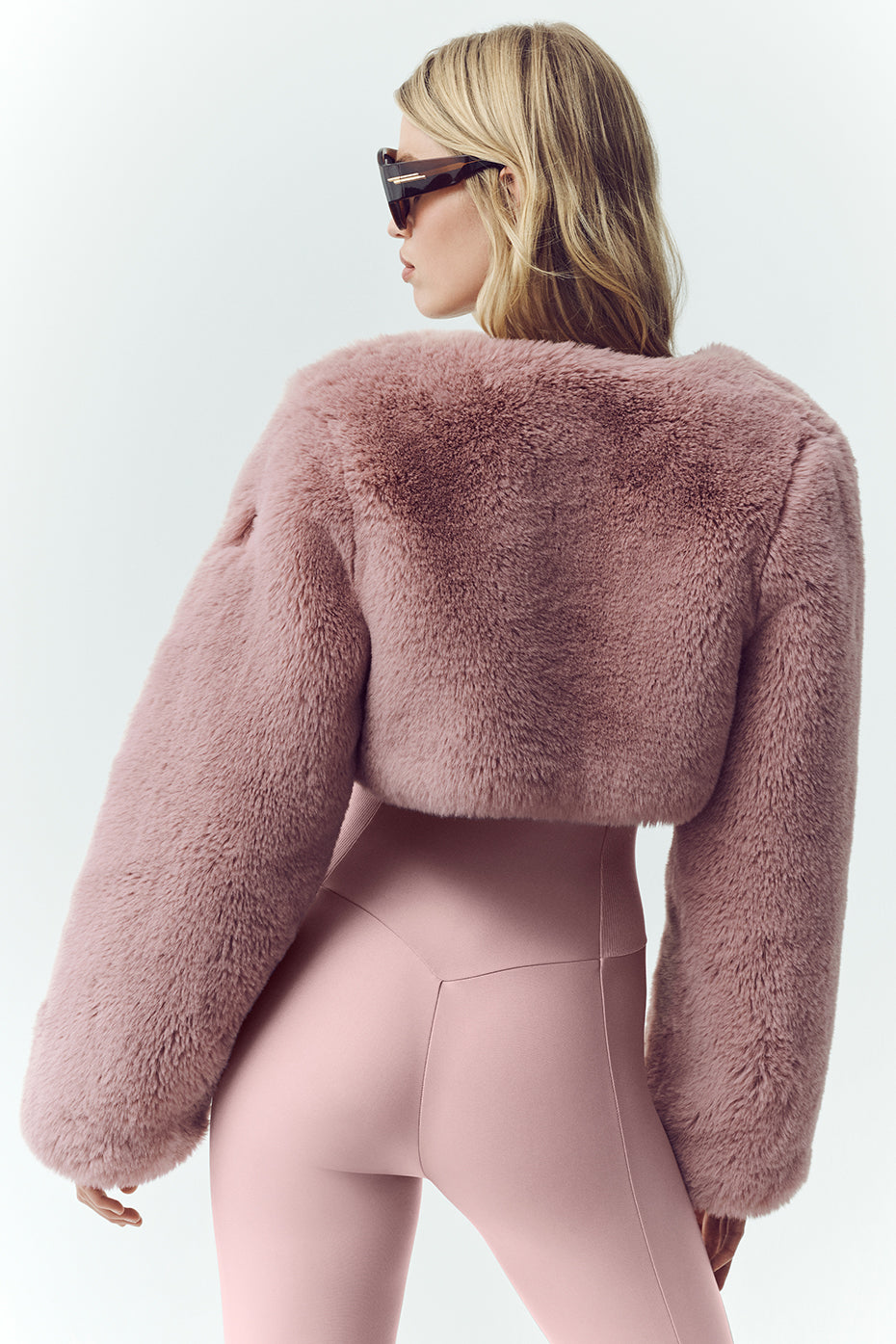 Alo Yoga Faux Fur Chic Cropped Jacket - Pink Champagne - imagen 2