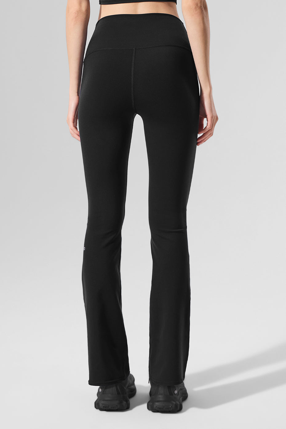 Alo Yoga Airbrush High-Waist Bootcut Legging (Short) - Black - imagen 6