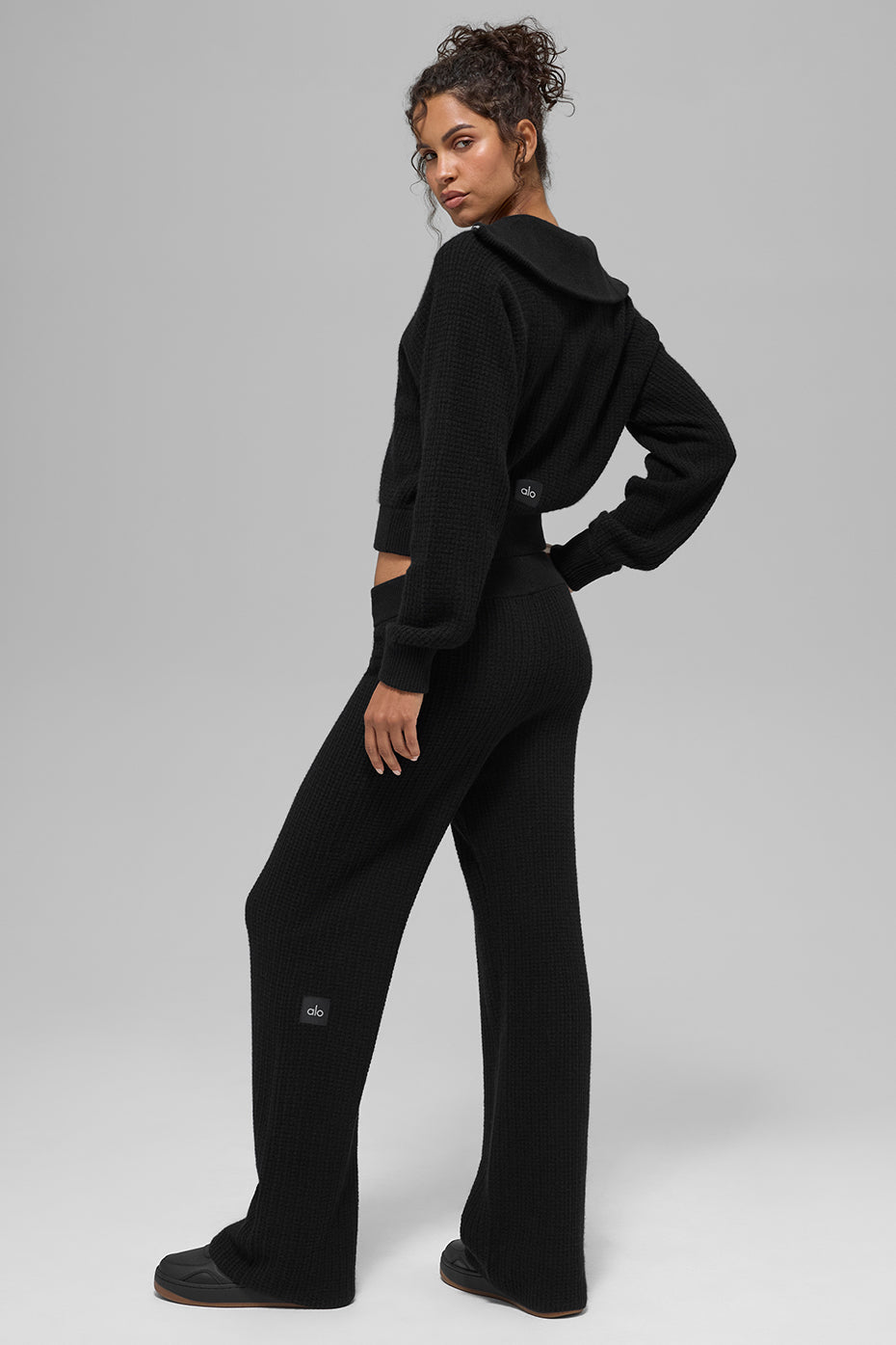 Alo Yoga Cashmere High-Waist Plush Waffle Pant - Black - imagen 5