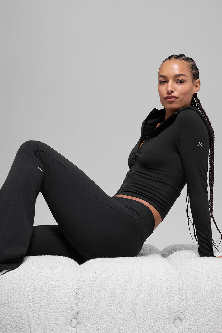 Alo Yoga Sway Bootcut Sweatpant - Black - imagen 4
