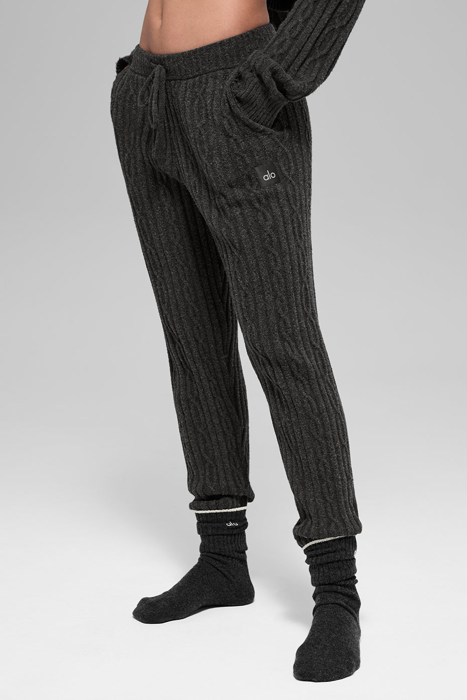 Alo Yoga Cable Knit Winter Bliss Pant - Dark Heather Grey - imagen 3