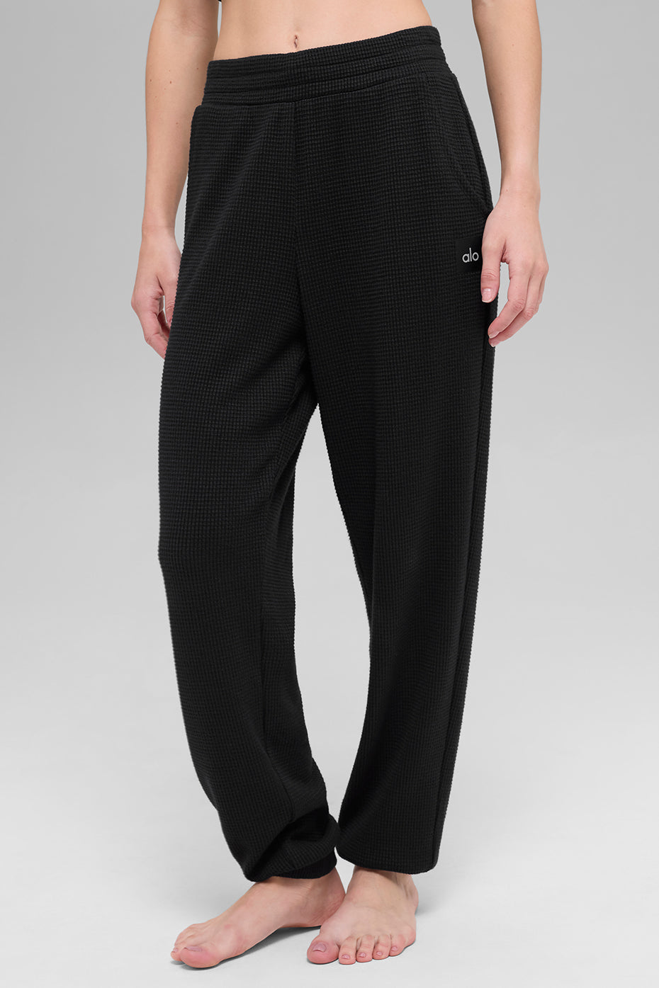 Alo Yoga Waffle Weekend Escape Jogger - Black - imagen 1