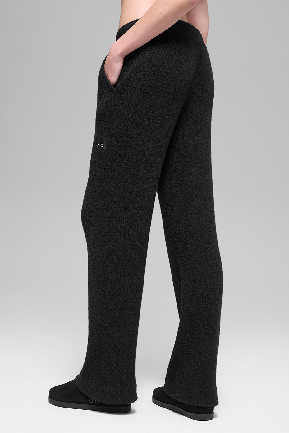 Alo Yoga Snuggle Up Sweater High-Waist Wide Leg Pant - Black - imagen 3