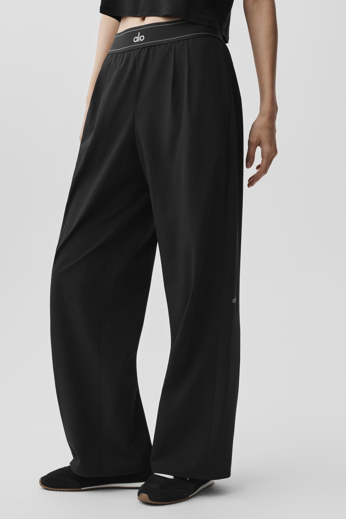 Alo Yoga Suit Up Trouser (Regular) - Black - imagen 3