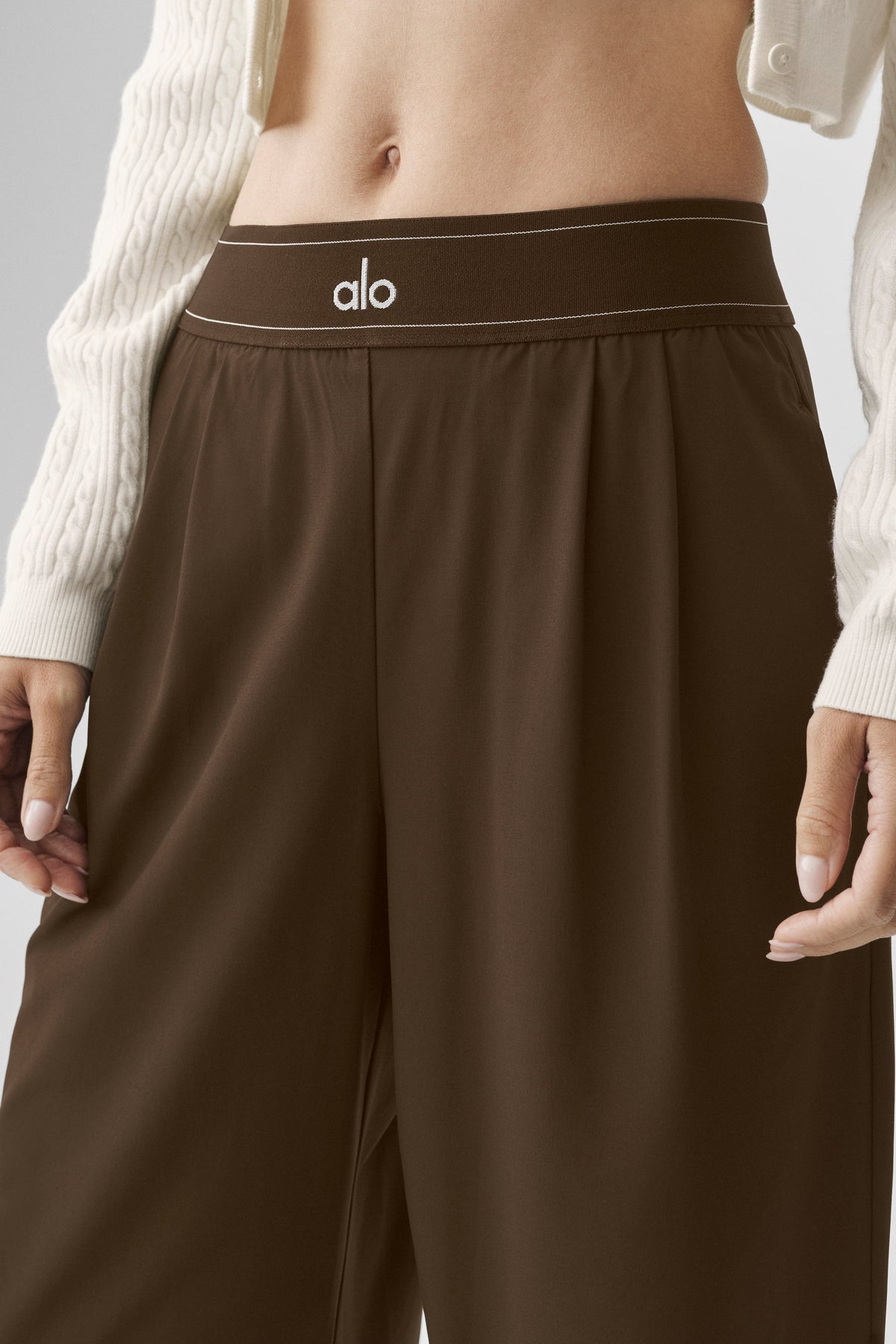 Alo Yoga Suit Up Trouser (Regular) - Espresso - imagen 3
