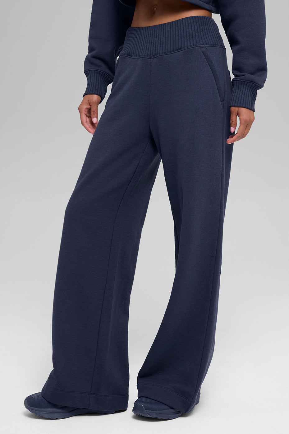 Alo Yoga Serenity Wide Leg Sweatpant - Navy - imagen 3