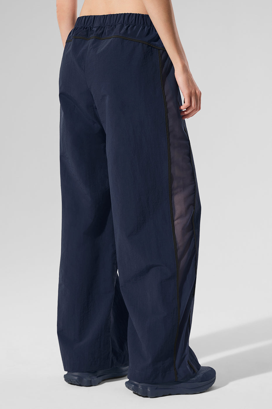 Alo Yoga High-Waist Origin Wide Leg Track Pant - Navy/Black - imagen 3