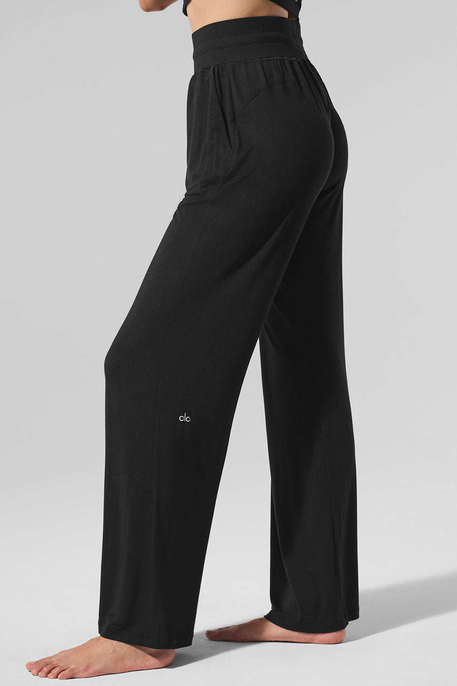 Alo Yoga Semi-Sheer Delicate Lounge Flare Pant (Regular) - Black - imagen 5