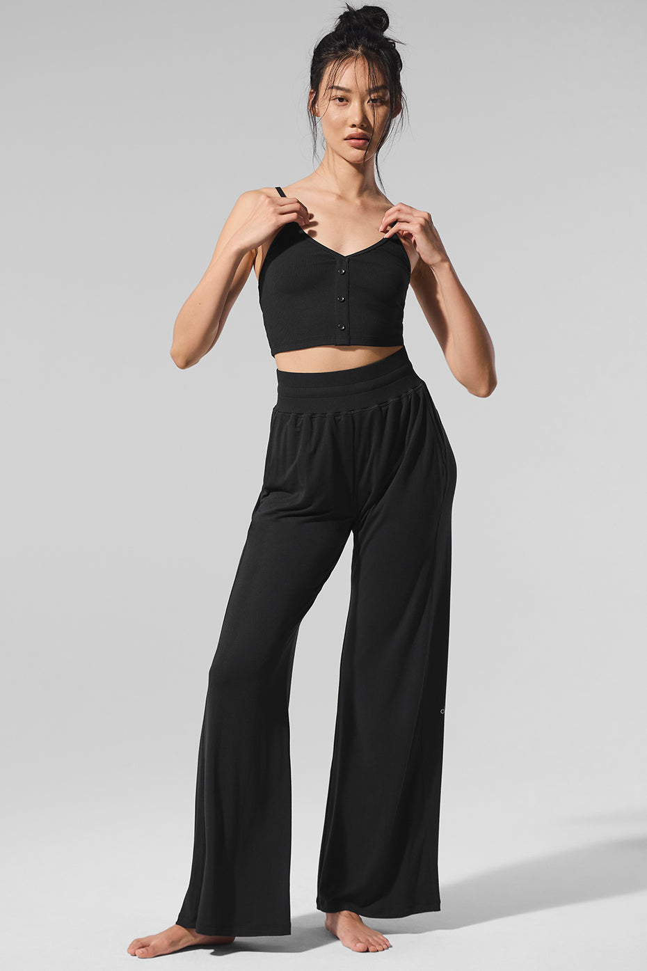 Alo Yoga Semi-Sheer Delicate Lounge Flare Pant (Regular) - Black - imagen 6