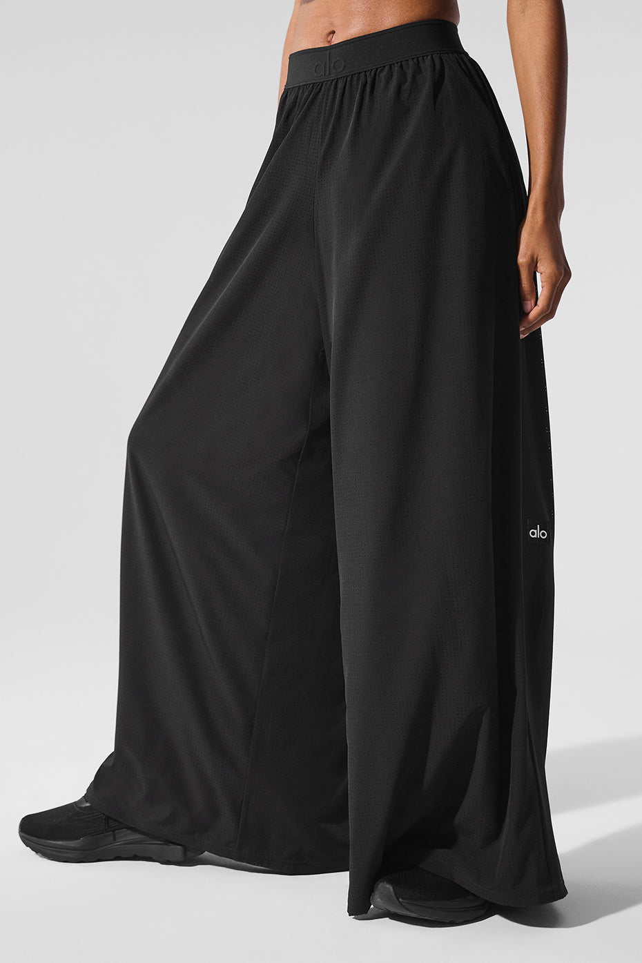 Alo Yoga Mesh Mirage Trouser - Black - imagen 3