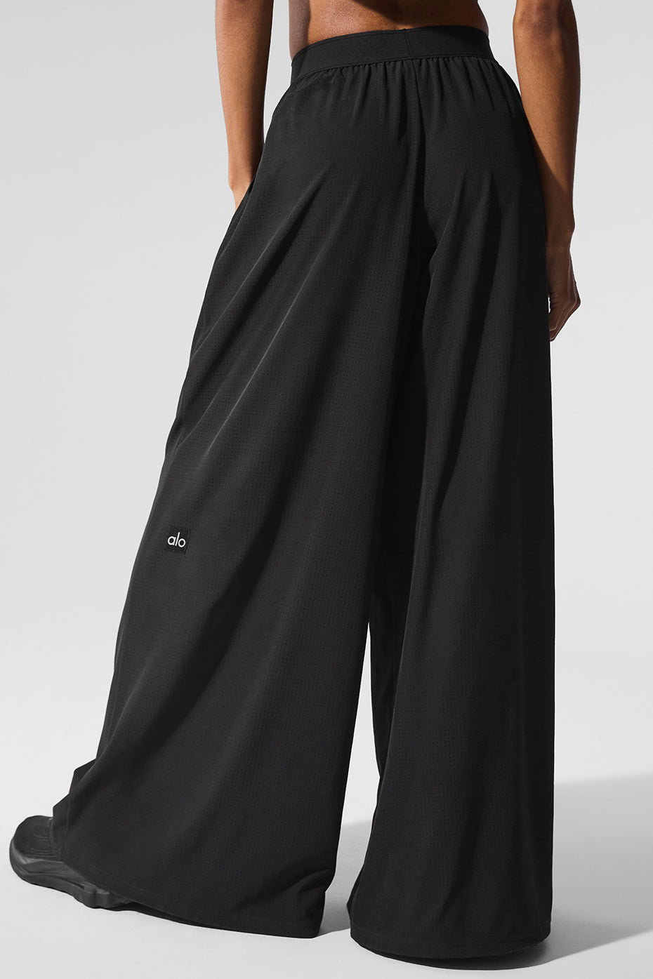 Alo Yoga Mesh Mirage Trouser - Black - imagen 4
