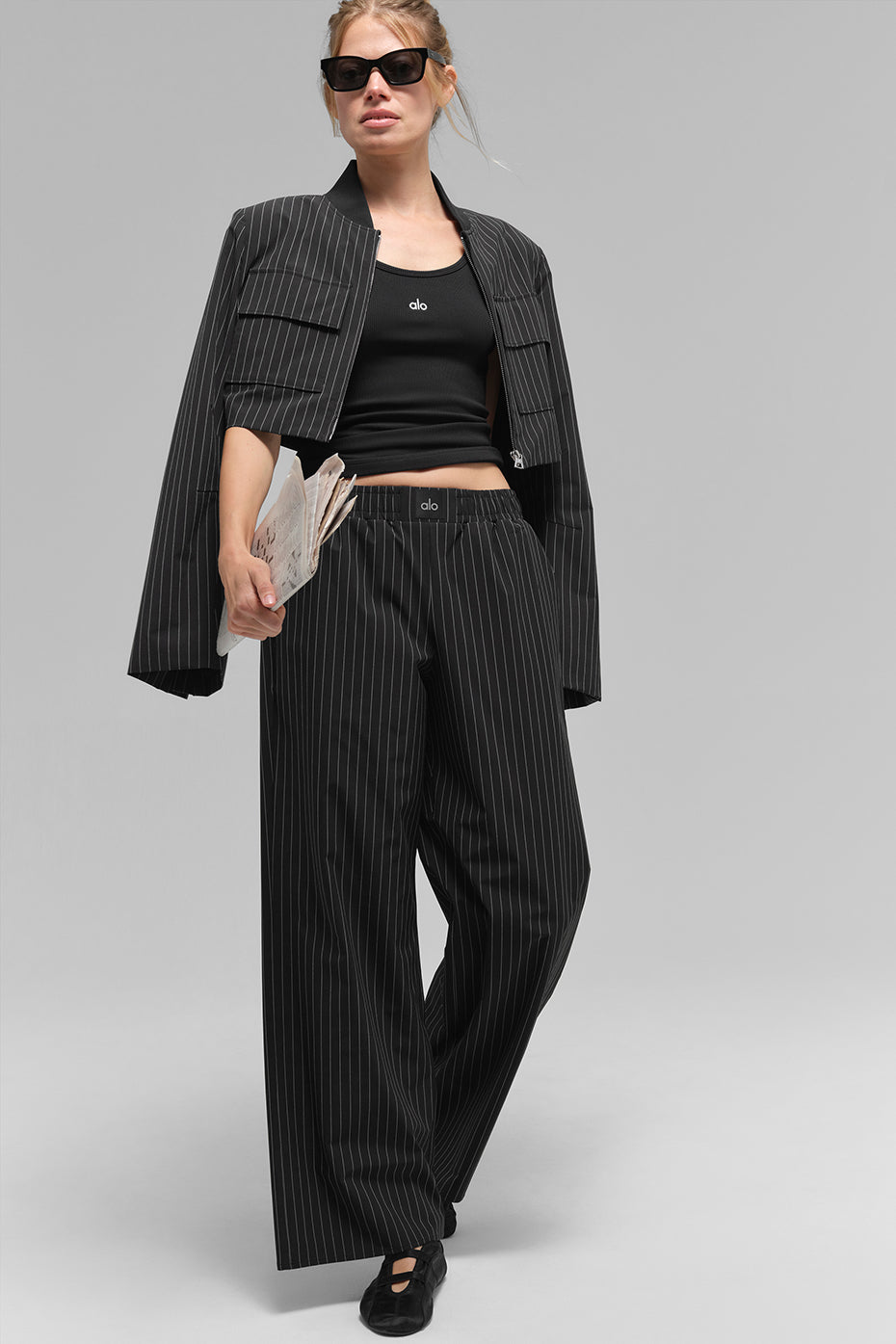 Alo Yoga Pinstripe Daylight Boxer Pant (Regular) - Black/Titanium - imagen 5